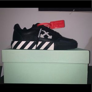 OFF-WHITE c/o Virgil Abloh